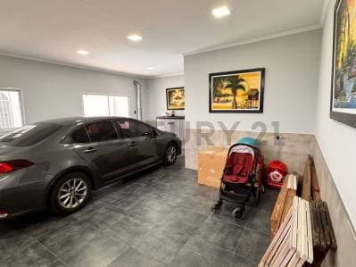 Casa 5 amb. con pileta climatizada, techo retráctil y cochera — Wilde - 4