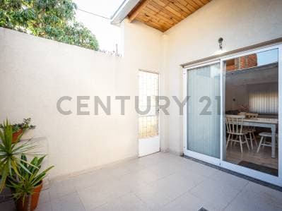 PH DE DOS DORMITORIOS CON PATIO EN VENTA EN LA PLATA - 5
