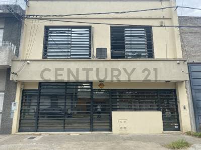 Industrial + oficinas - 400m2 - Barrio Industrial - 2