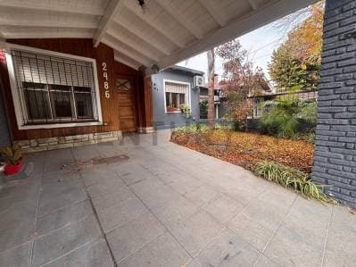 VENTA CASA 4 AMBIENTES, PATIO Y COCHERA EN CIUDAD JARDIN. APTO CRÉDITO. ACEPTA PERMUTA - Principal