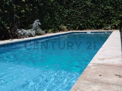Casa de 5 ambientes con amplio parque, piscina, garage, parrilla, balcón aterrazado y lavadero - 3