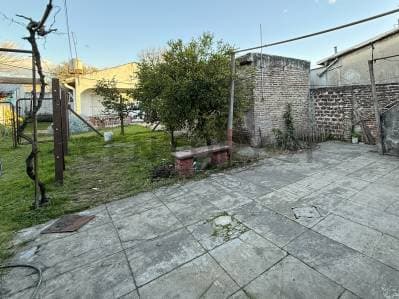 VENTA CASA EN VILLA TESEI- Lote 7 x 25 - Jardin y Terraza -A remodelar - 3