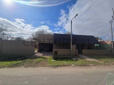 GRAN OPORTUNIDAD DE INVERSION EN LA PLATA!! VENTA DE CASA EN CALLE 5 BIS ENTRE 602 Y 603 - 2