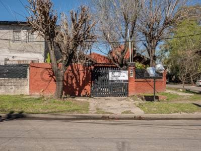 VENTA CASA 3 AMBIENTES MAS DEPARTAMENTO 2 AMBIENTES EN TORTUGUITAS FINANCIACIÓN DIRECTA - 2