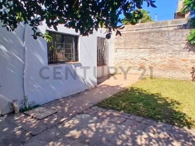 Venta Casa de 2 Dormitorios con jardín en Villa Diego - 5