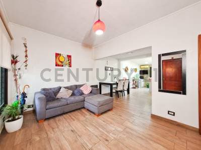 Venta de Casa con 3 Dormitorios y Quincho en Barrio Jardín. La Plata - Principal