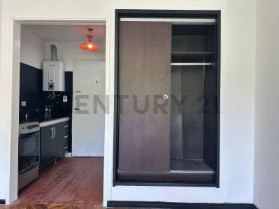 VENTA DEPRATAMENTO MONOAMBIENTE - Vicente López - Sobre Av. Libertador a 20 cuadras de Gral Paz - 5