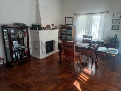 VENTA DE IMPORTANTE PROPIEDAD EN BARRIO RESIDENCIAL - 5