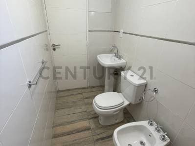 Alquilo Departamemto 2 Dormitorio con cochera, porton eléctrico - 4