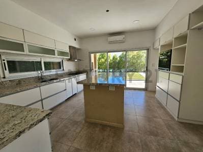 Casa moderna en venta en Las Tipas, Nordelta | Lote interno 504 m² | Piscina y cochera para 3 autos - 4