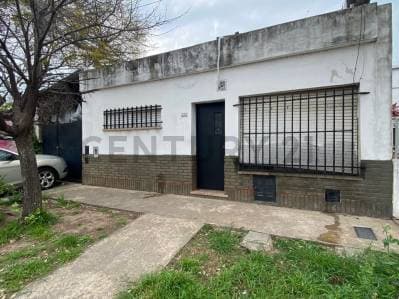 Venta de Casa de 2 dormitorios con cochera en Barrio Saladillo - Rosario - Principal