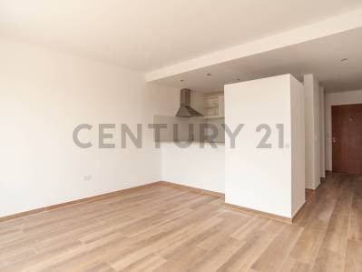 Monoambiente en venta en La Plata con balcón - 2
