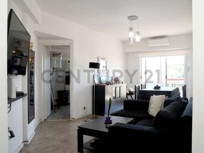 Departamento en venta 2 ambientes con balcón corrido al frente en Villa luro - Principal