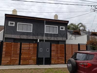 VENTA DUPLEX 3 AMBIENTES LELOIR JARDIN A ESTRENAR - Principal