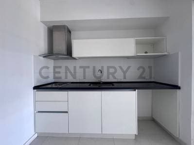 VENTA MONOAMBIENTE CON BALCON Y COCHERA EN ITUZAINGO - 2