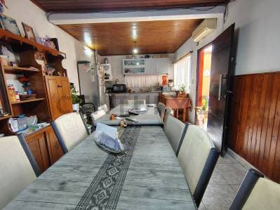 CASA EN VENTA EN LA PLATA 2 DORMITORIOS CON PATIO Y COCHERA - 2