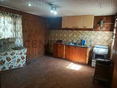 VENTA CASA 3 AMBIENTES CON COCHERA A RECICLAR - 3