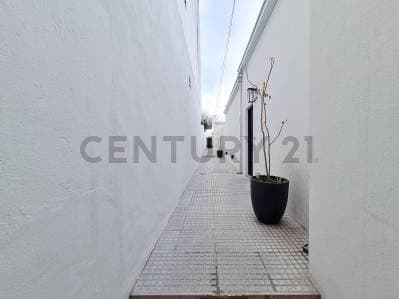 Departamento de 2 dormitorios con patio en venta en La Plata - 4