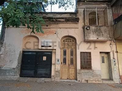 CASA A RECICLAR CON COCHERA - Principal