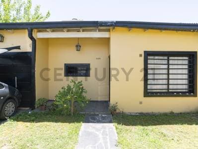 CASA EN VENTA EN VILLA CASTELLS - Principal
