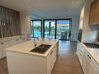Venta Casa 5 amb con dependencia A ESTRENAR!!! Barrio Castaños Nordelta - 3