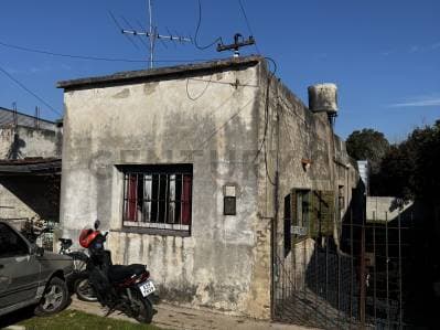 LOTE CON CASA A DEMOLER | 30 bis entre 476 y 477 | CITY BELL - Principal