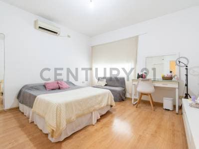 VENTA CASA 5 AMBIENTES CON COCHERA, GRAN JARDIN Y PARRILLA EN ITUZAINGÓ - 4