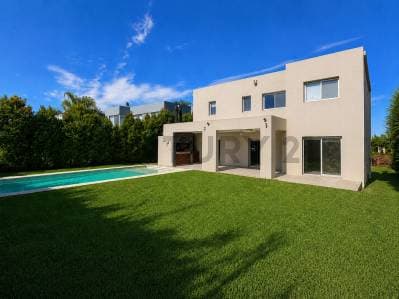 Casa en venta en Los Lagos, Nordelta 3 dormitorios, pileta, galería y excelente calidad
