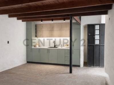 Venta PH al frente con entrada independiente - Luminoso – Gran potencial para reciclar - Principal