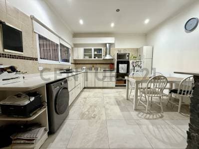 Venta PH 5 ambientes + Consultorio independiente con renta, Castelar - Principal