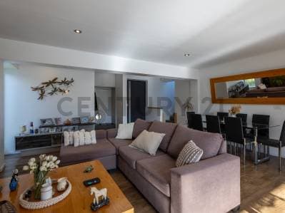 EXCELENTE CASA EN LOTE INTERNO EN TIPAS, 4 Ambientes, doble galería, jardín parquizado,riego, piscin - 4