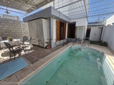 CASA EN VENTA C/PILETA VILLANUEVA - 3