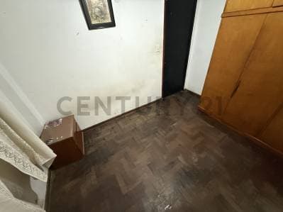 Venta casa 3 amb con Pileta y jardín en Isidro Casanova - 5