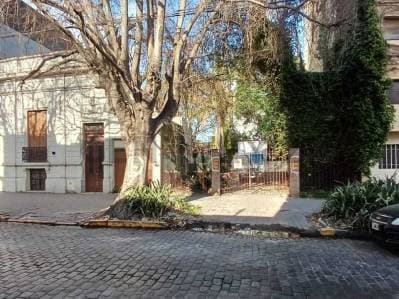 5 entre 41 y 42. Venta de Casa cuatro dormitorios y terreno - Principal