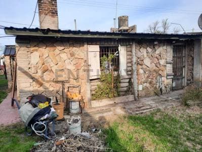 Vendo Lote con casa y 2 galpones. - 4