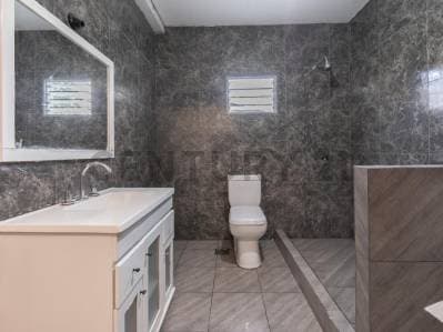 VENTA CASA 6 AMBIENTES MUY ESPACIOSA-PARQUE AVELLANEDA - 5