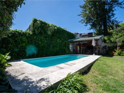 Venta Casa en Hurlingham Gran Lote, Pileta y Quincho - Principal