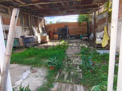 10 ENTRE LISBOA Y MONTEVIDEO BERISSO, 2 CASAS EN BLOQUE EN VENTA . - 4