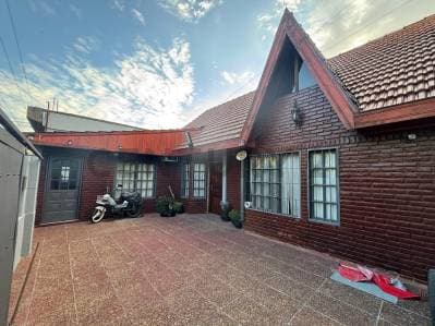 Venta casa Castelar sur 4 ambientes - Patio - Principal