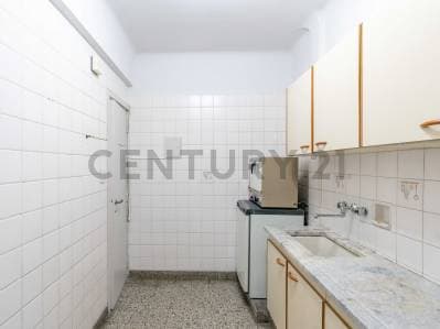 OPORTUNIDAD ! BAJO DE PRECIO 3 AMBIENTES LUMINOSOS CON BALCON CORRIDO DE 11 METROS CONTRAFRENTE ABIE - 5