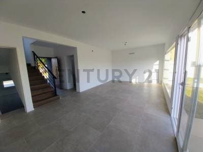 Casa en venta Barrio San Pablo, Pilar. 5 ambientes con pileta. Acepta financiación. - Principal