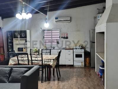 VENTA CASA 3 AMBIENTES CON PARQUE Y PILETA + CASA A TERMINAR EN JOSE C. PAZ - 2
