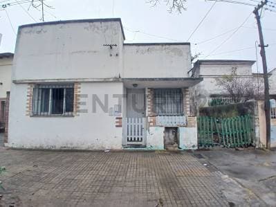 VENTA casa a REFACCIONAR con GALPON, 15 entre 35 Y 36 - Principal