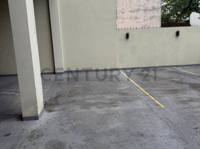 Cochera descubierta en venta en La Plata - Principal