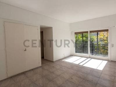 VENTA | 3 AMBIENTES CON DEPENDENCIA EN ALMAGRO | MUY LUMINOSO CON BALCÓN - Principal