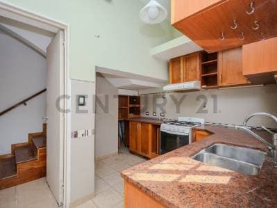VENTA CASA 4 AMB + OFICINA CON COCHERA EN CASEROS PERMUTA - 2