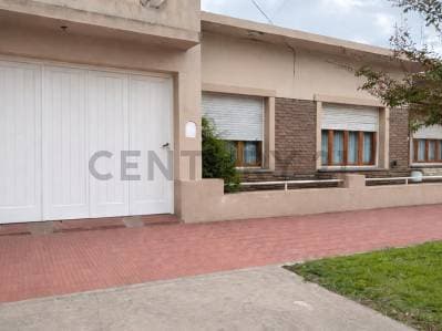 EN VENTA CASA - 3 DORMITORIOS CHILLAR AZUL - Principal