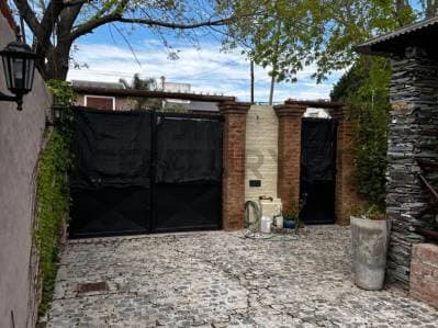 VENTA CASA 3 AMB, COCHERA, PILETA, BARRIO SAN CARLOS - 2