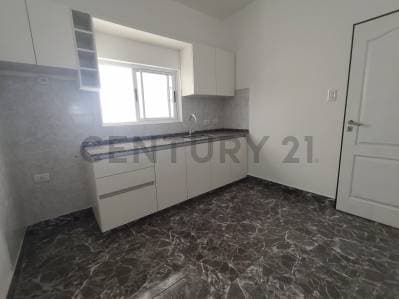 Casa de 3 ambientes en lote propio de 370m2 totalmente remodelada a nueva - 2