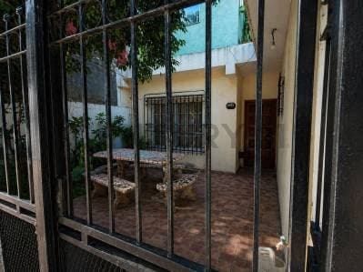 Casa en venta 3 ambientes con local y departamento en Berazategui - 3